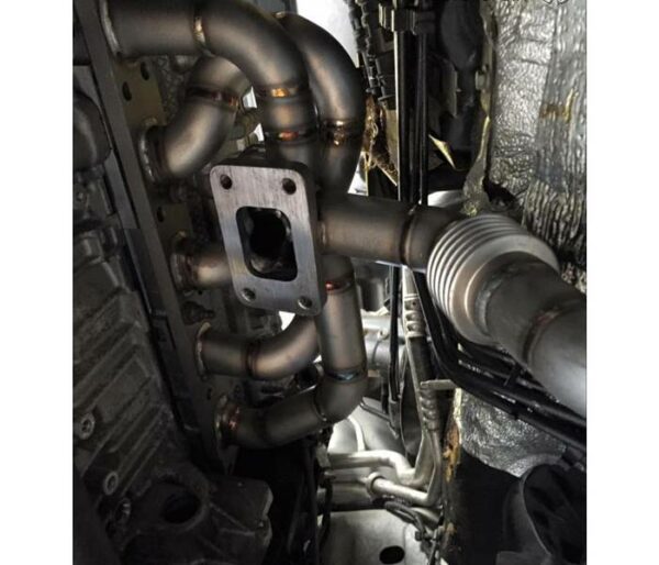 Fächerkrümmer mit einem Anschluss für ein externes Wastegate.